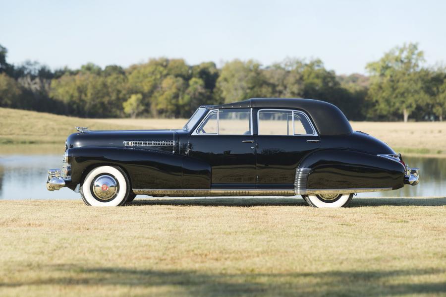  Cadillac Series 60 Special Town Car by Derham 1941 года  (фото 20 из 38)